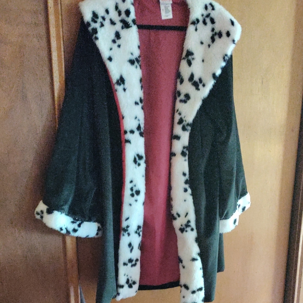 Disney 101 Dalmatians Villainess Cruella DeVille Coat EUC. Perfect For Halloween